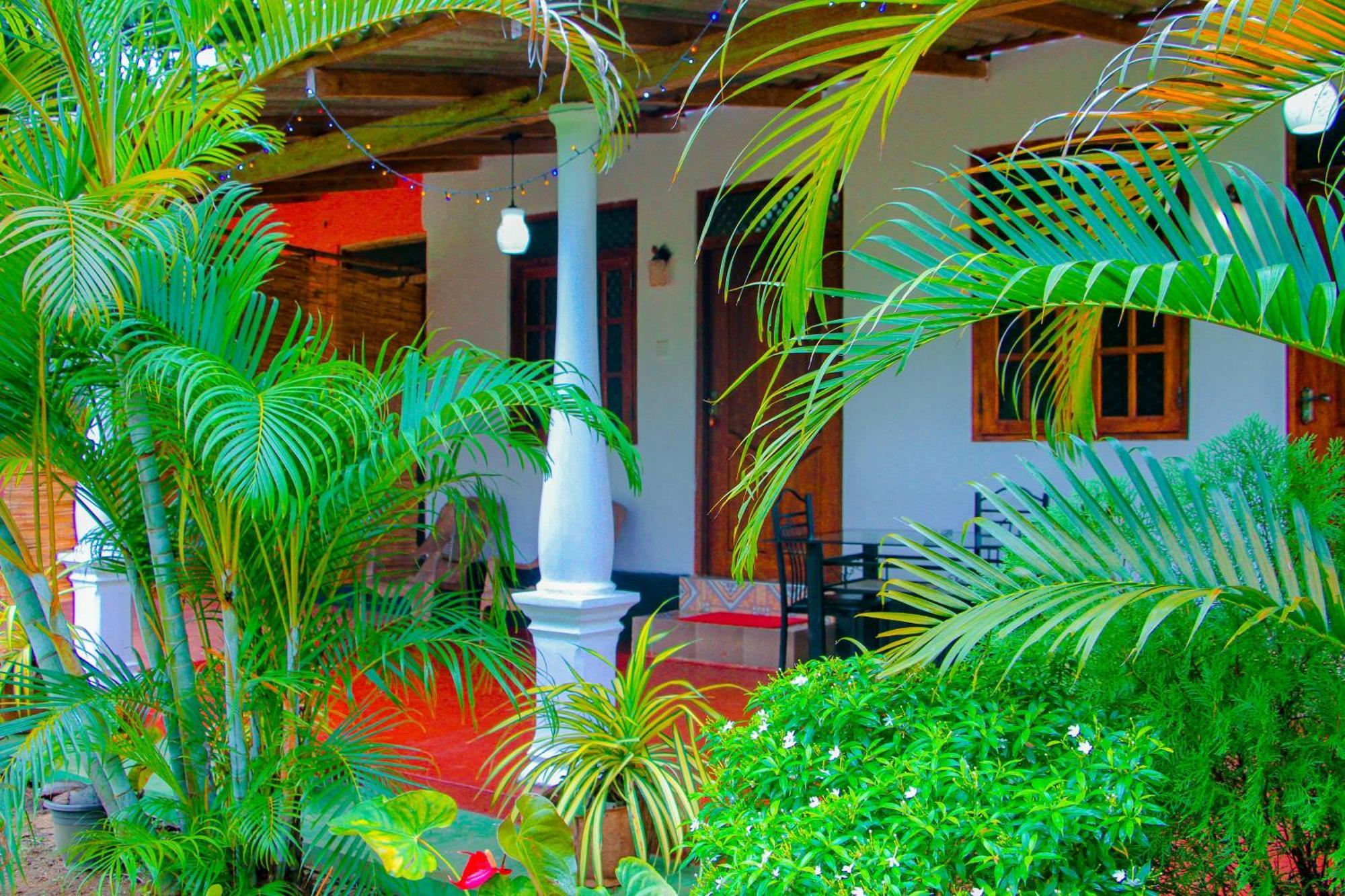 Chanaka Holiday Inn Sigiriya Exteriör bild