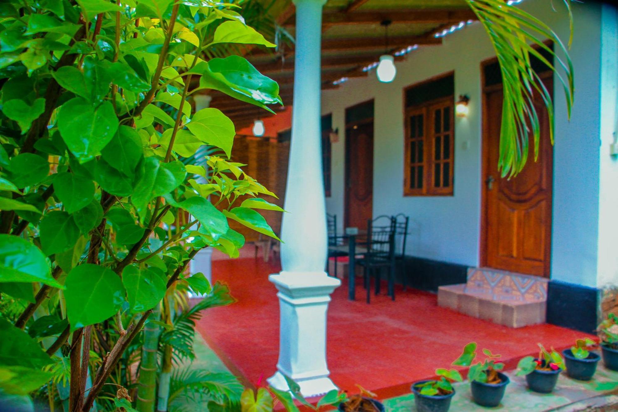 Chanaka Holiday Inn Sigiriya Exteriör bild