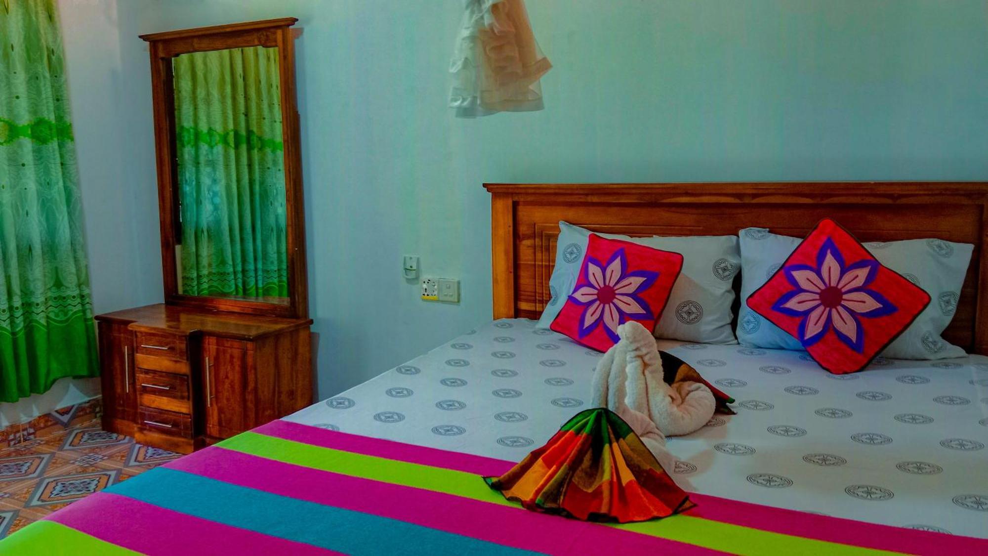 Chanaka Holiday Inn Sigiriya Exteriör bild