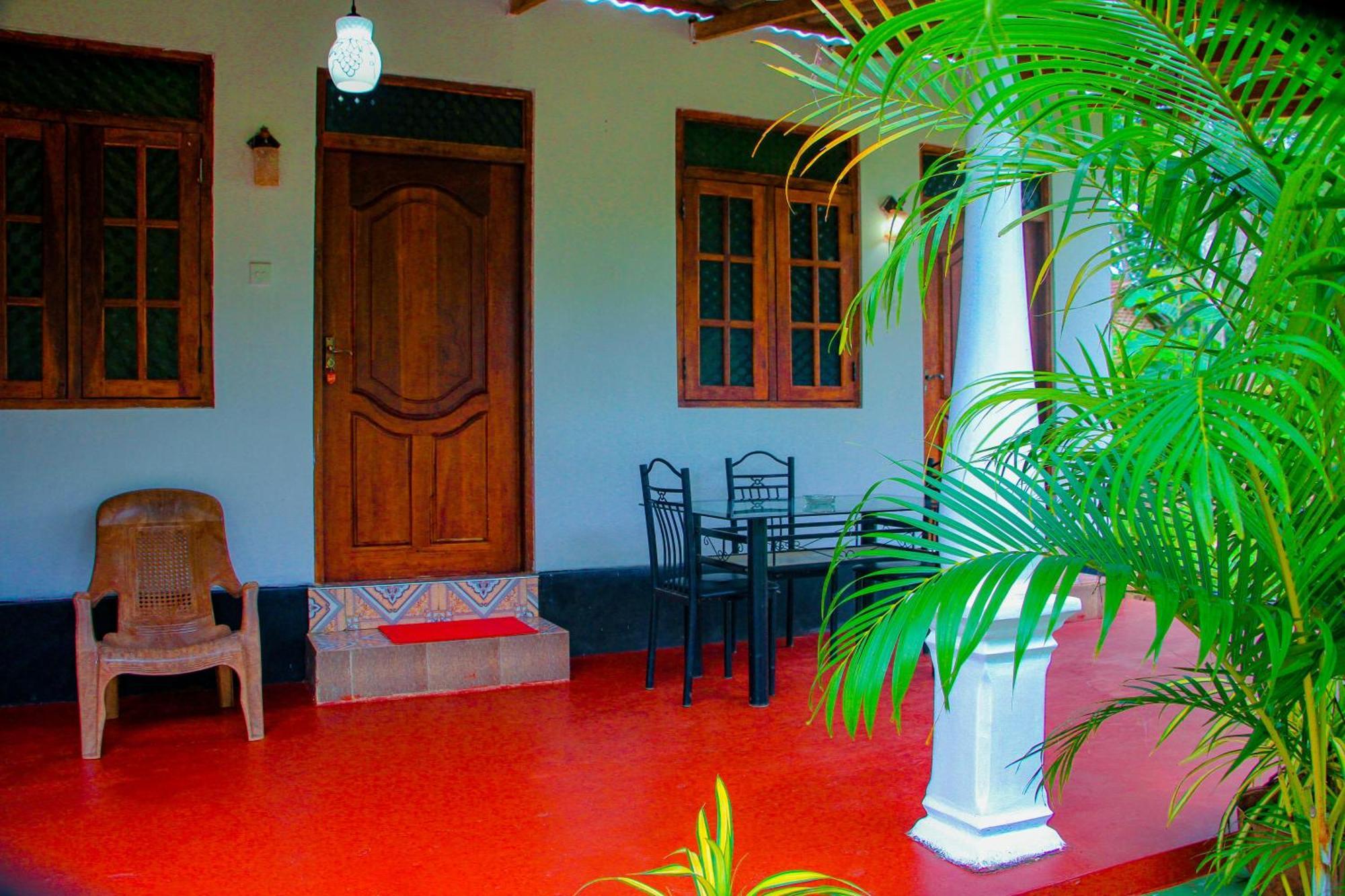 Chanaka Holiday Inn Sigiriya Exteriör bild