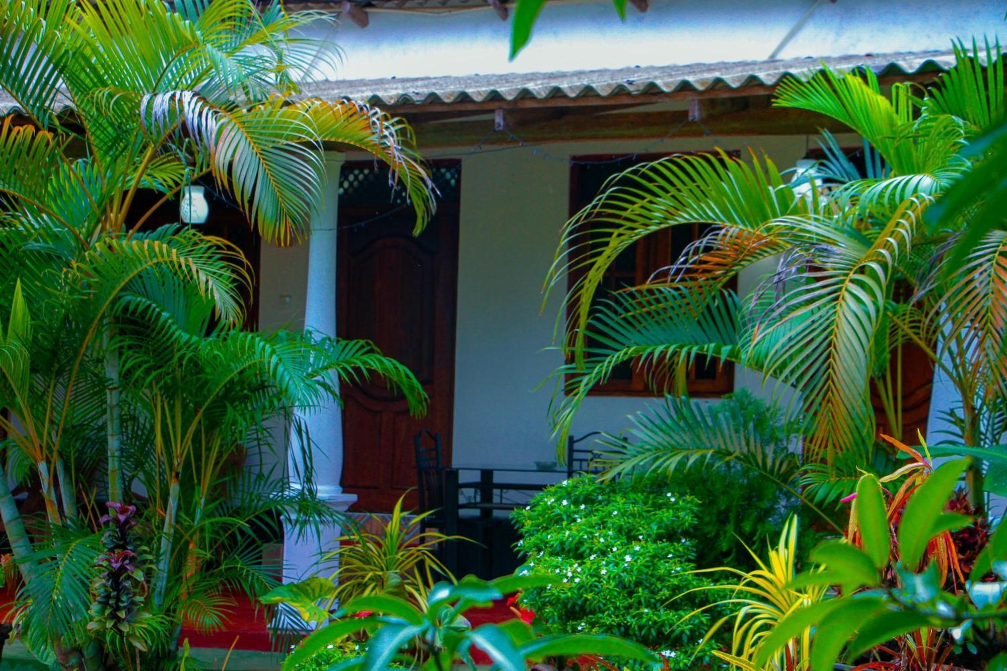 Chanaka Holiday Inn Sigiriya Exteriör bild
