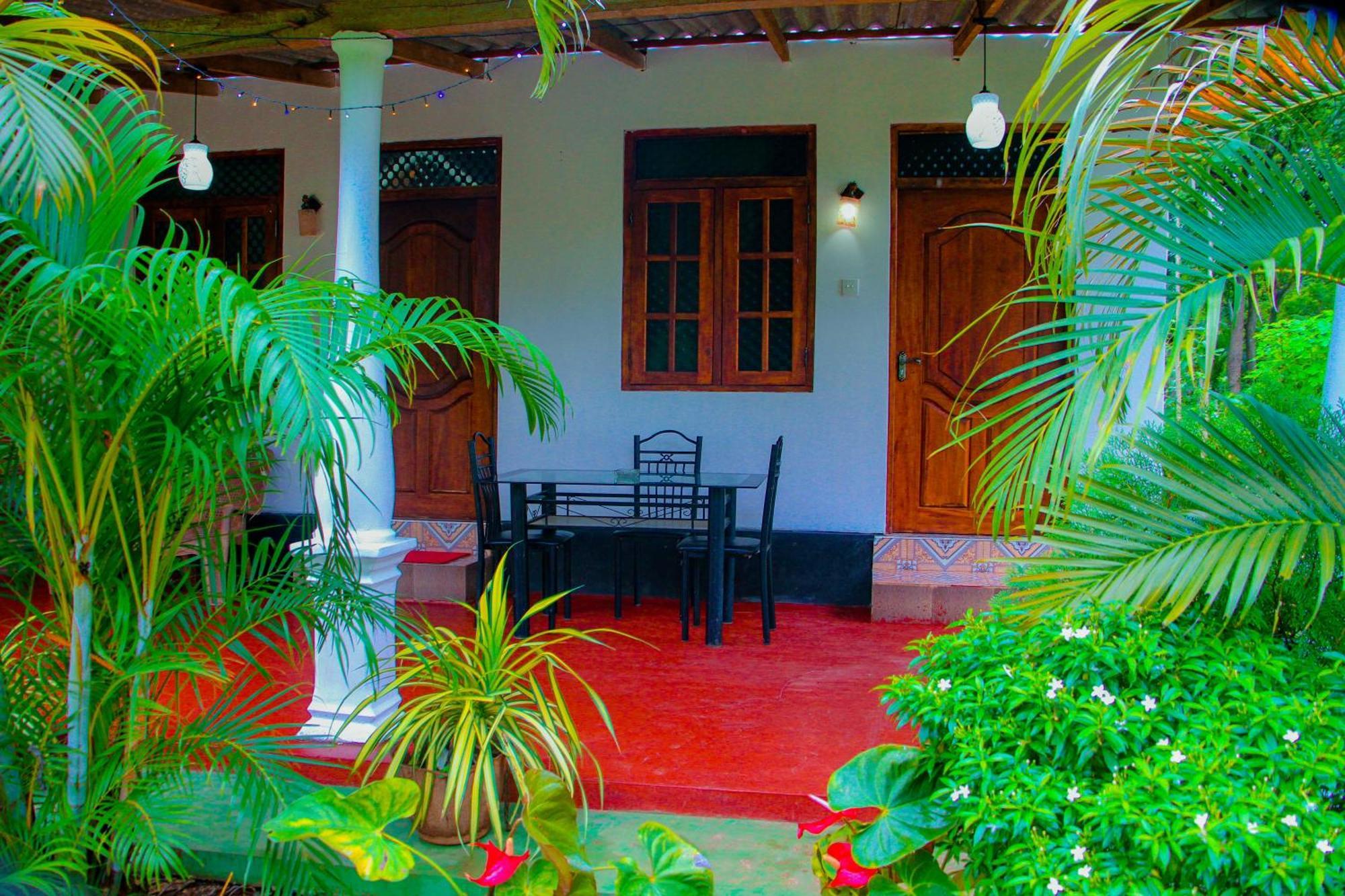 Chanaka Holiday Inn Sigiriya Exteriör bild