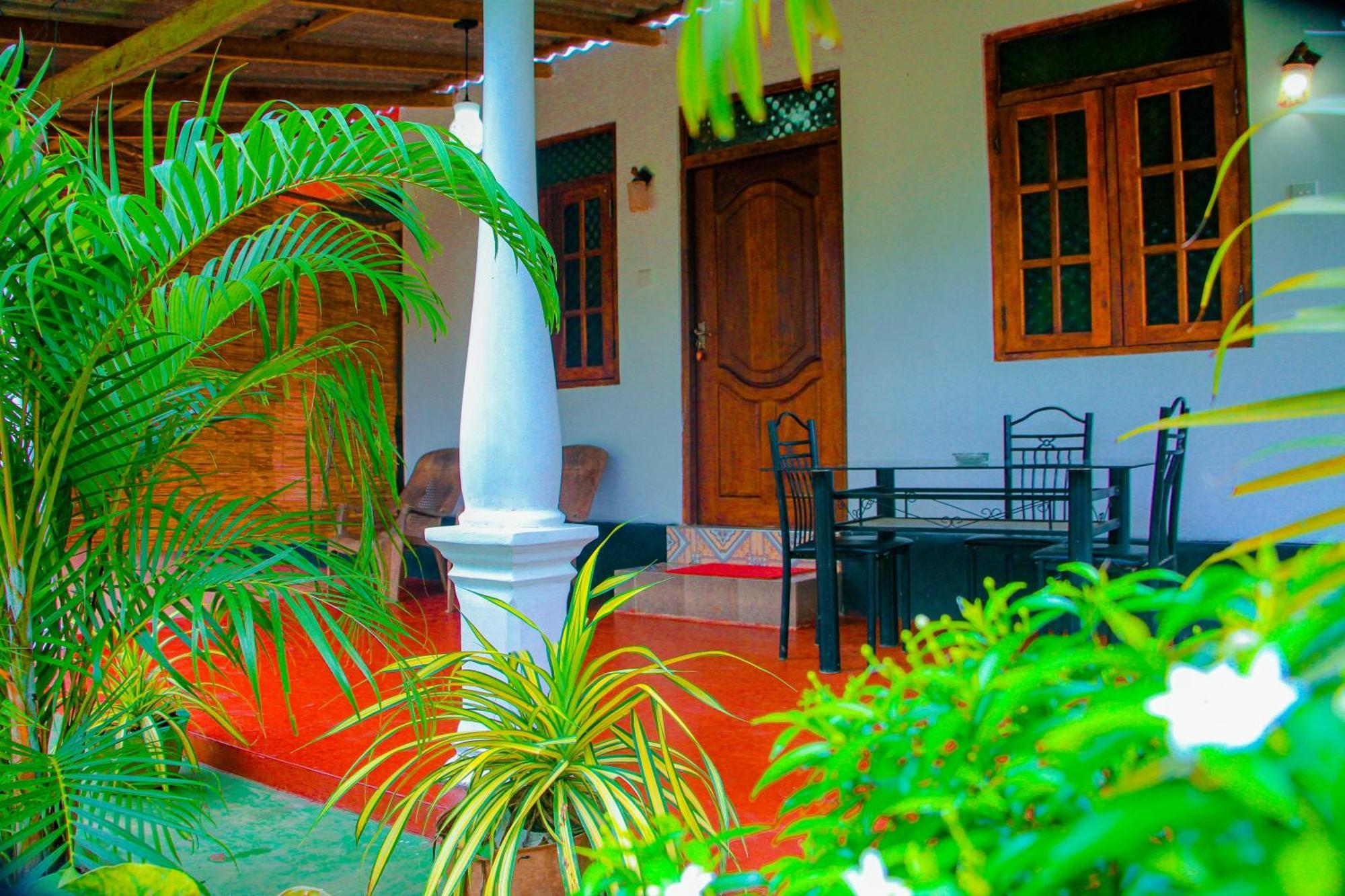 Chanaka Holiday Inn Sigiriya Exteriör bild