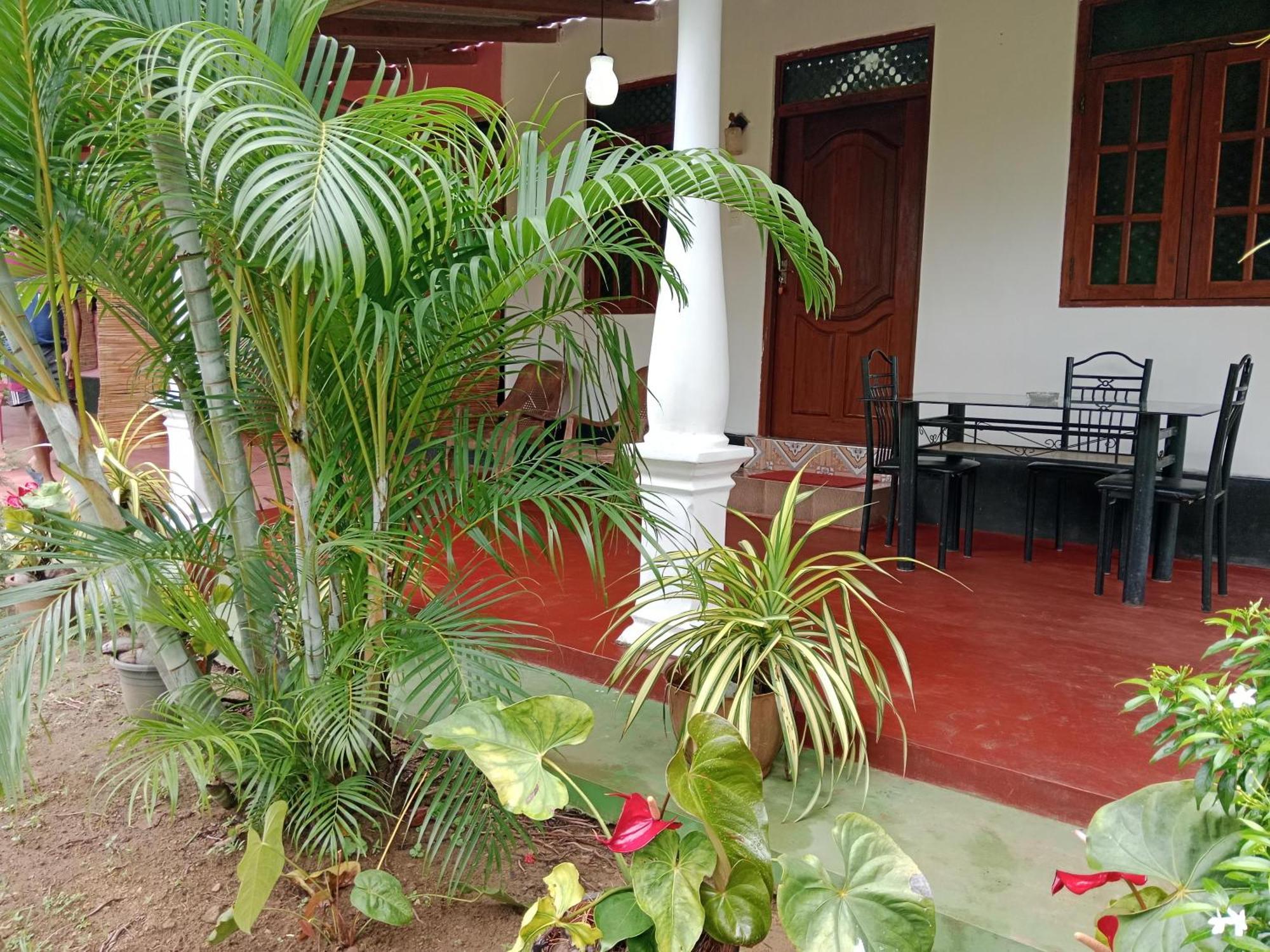 Chanaka Holiday Inn Sigiriya Exteriör bild